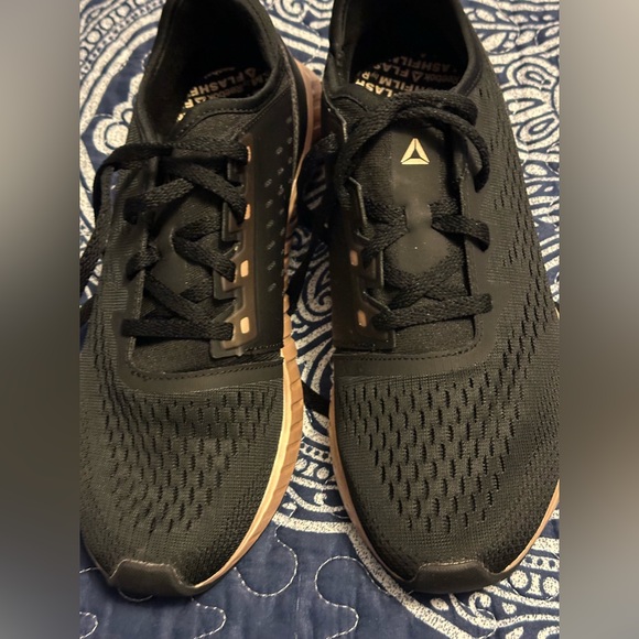 Reebok Flash Film Woman’s Size 7 Sneaker never been worn - Picture 11 of 13